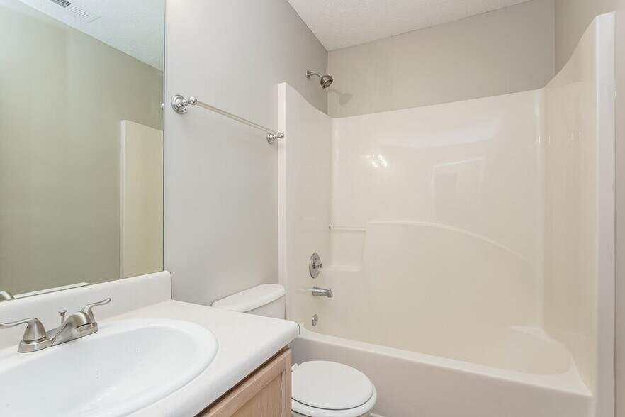 Building Photo - 865 Chatham Park Dr SW