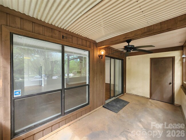 Building Photo - 5721 Dockside Dr