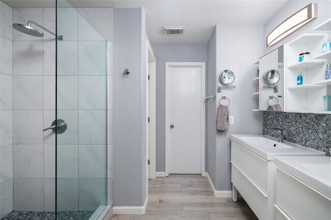 Building Photo - 143 S Vesper Bend Cir