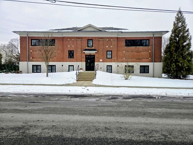 Building Photo - 1815 Main St