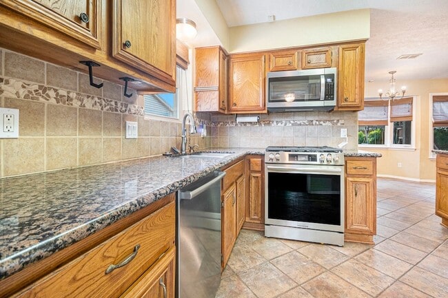 Building Photo - 302 Lochnell Dr