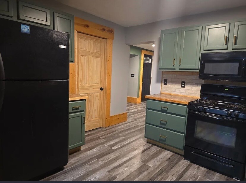 Building Photo - 618 Pettibone Ave NW