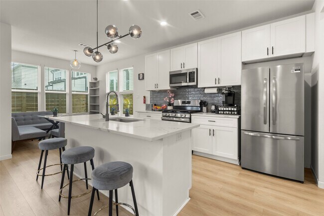 Building Photo - 1266 Oakmont Bnd Dr