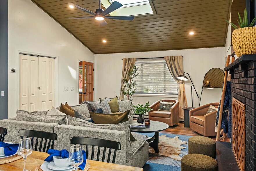 Building Photo - 8499 Bumble Bee Way