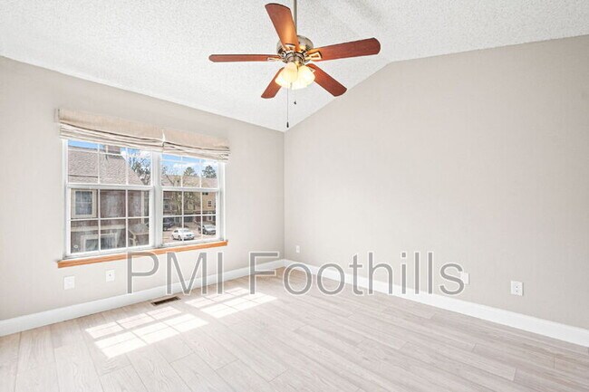 Building Photo - 2578 E Nichols Cir