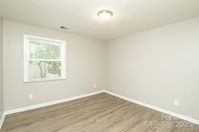 Building Photo - 10718 Blue Heron Dr