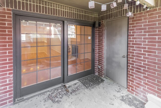 Building Photo - 7930 Roanoke Run