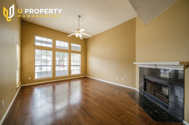 Building Photo - Sweet townhome in the heart of Plano