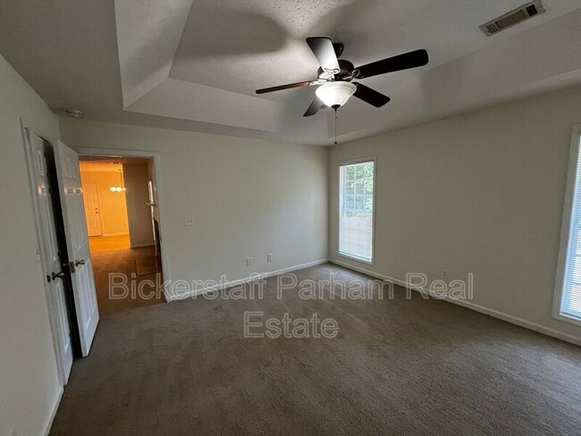 Building Photo - 20 Redwood Dr