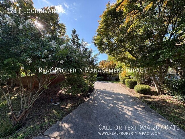 Building Photo - 3211 Lochinvar Dr