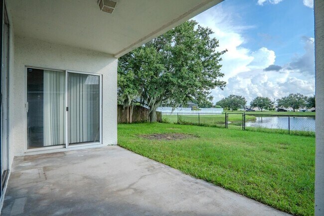 Building Photo - 10815 Lakeside Vista Dr
