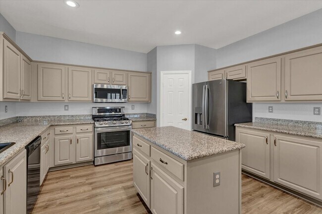 Building Photo - 9725 Drumcannon Ave