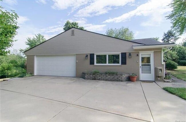 Building Photo - 3275 Chickering Ln