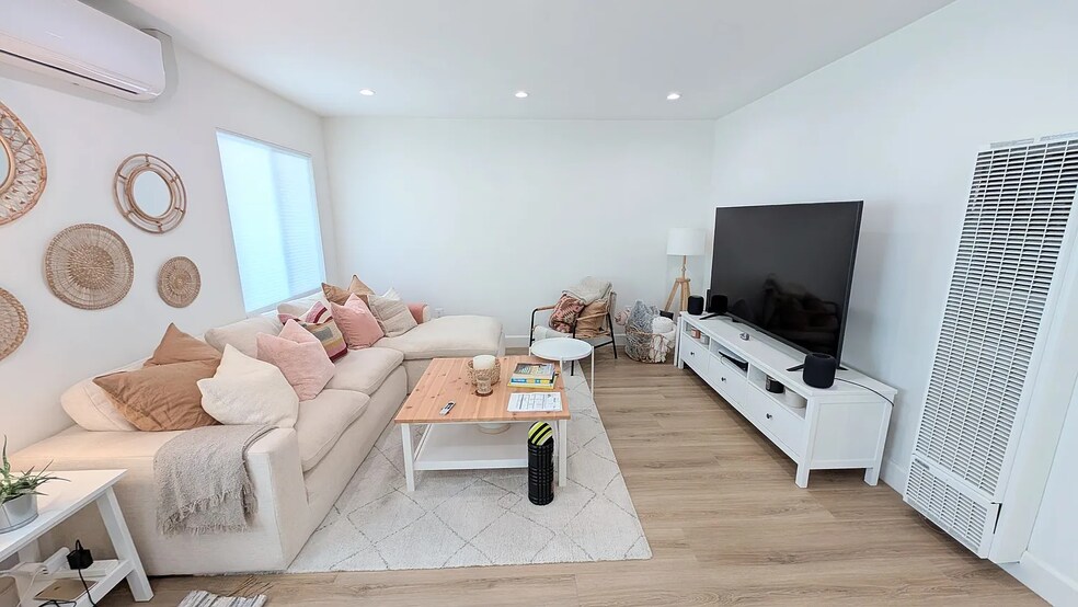 Building Photo - 1113 24th St