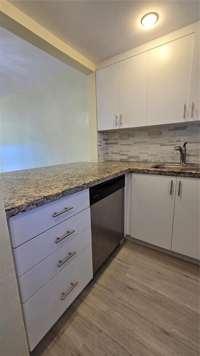 Building Photo - 3000 Marcos Dr