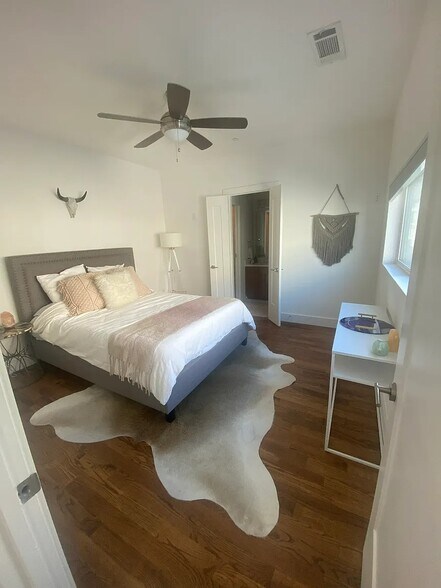 Building Photo - 5705 Bryan Pky