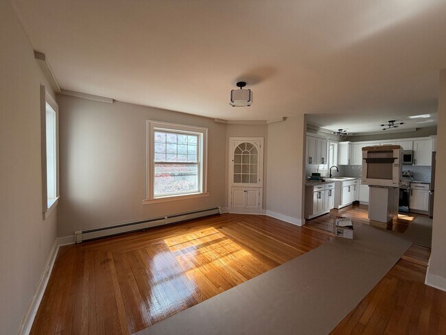 Building Photo - 271 Elm St