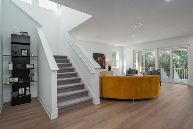 Building Photo - 318 Rafael Blvd NE