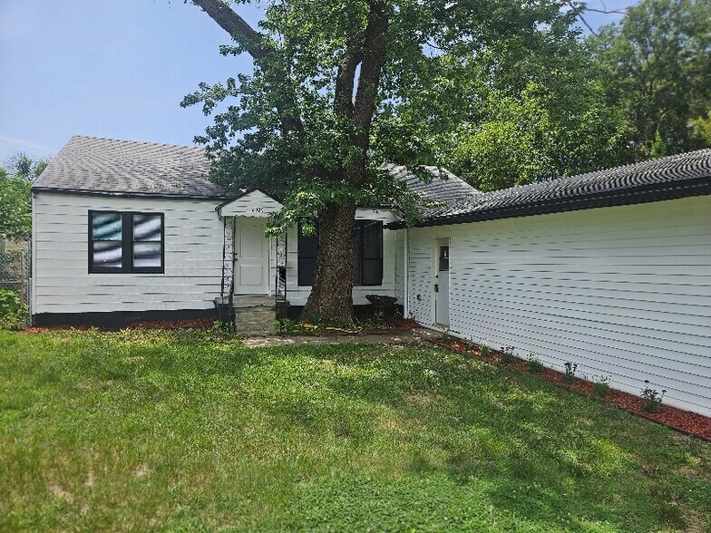 Primary Photo - 6940 E 5th St
