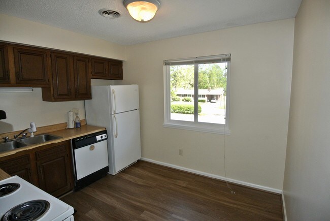 Building Photo - 1729 Elmwood Dr