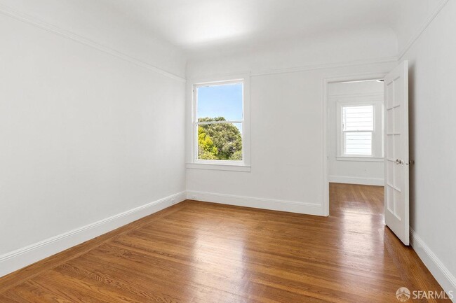 Building Photo - 3514 Divisadero St