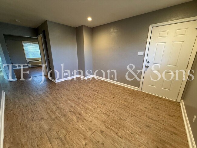 Building Photo - Sterling Pointe Apartments – Updated 2 Bedroom Living in West End Winston-Salem