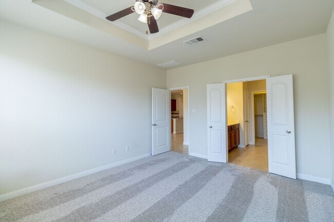 Building Photo - Gorgeous 3 bed / 2.5 bath just North of The Domain!