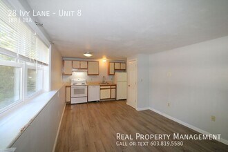 Building Photo - 28 Ivy Ln