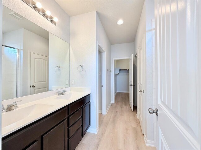 Building Photo - 306 Naset Dr