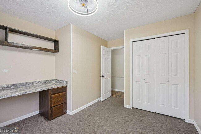 Building Photo - 7379 N Mitchell Ct