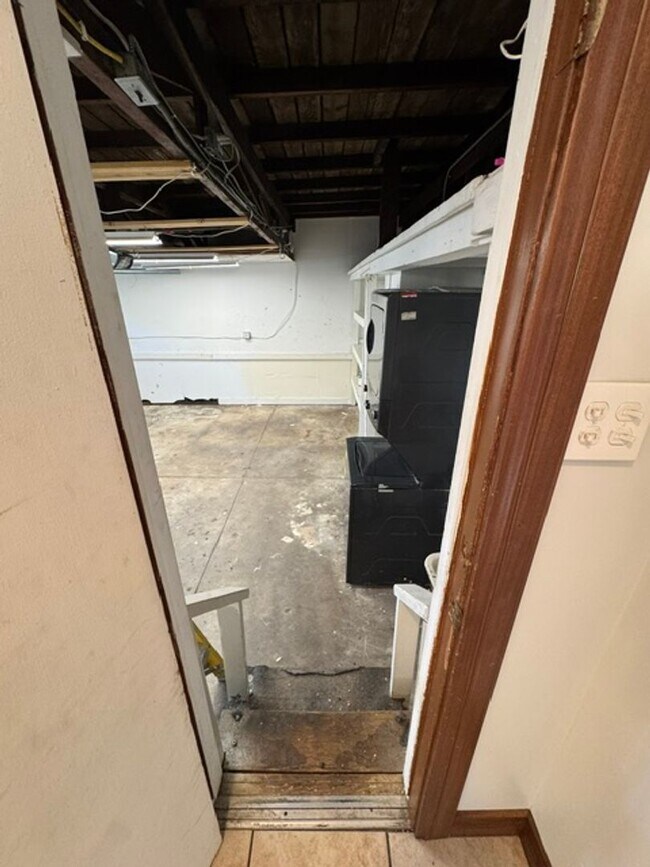 Building Photo - 2501 Eucalyptus Ave