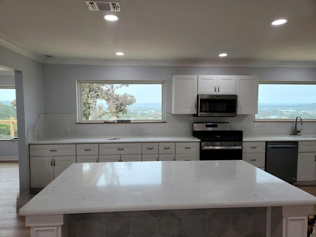 Building Photo - 100 Chula Vista Dr