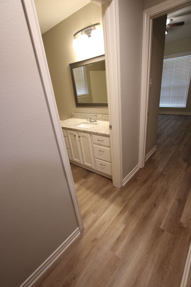 Building Photo - Coming Soon! - Beautiful 3 Bedroom, 2 Bath Home in Tyler! Gated Community!