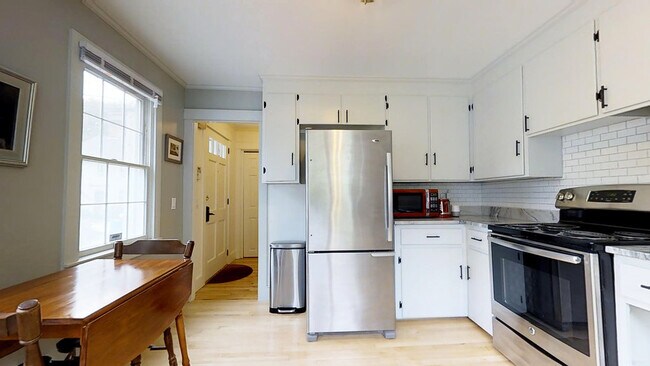 Building Photo - 7 Warren St