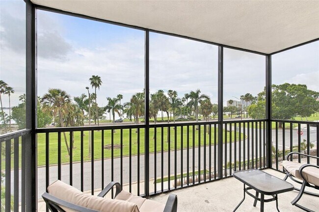 Building Photo - 707 S Gulfstream Ave