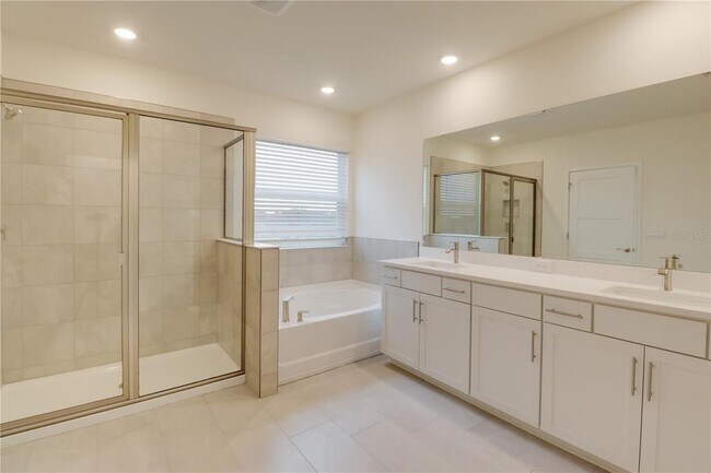 Building Photo - 5212 SW 40th Cir