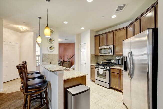 Building Photo - 3101 Davis Ln