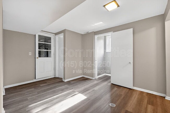 Building Photo - 4835 Almont Dr