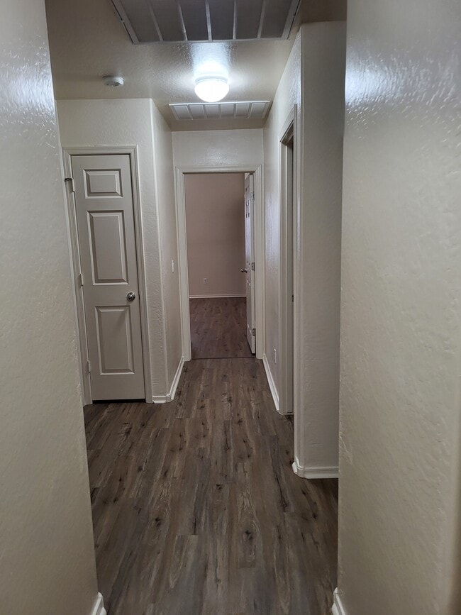 Building Photo - 661 Belmont Way