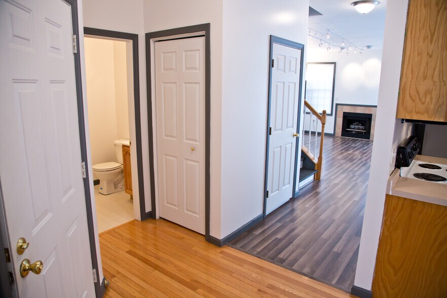 Building Photo - 1460 Blue Course Dr