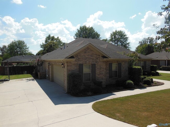 Building Photo - 2604 Little Cove Rd