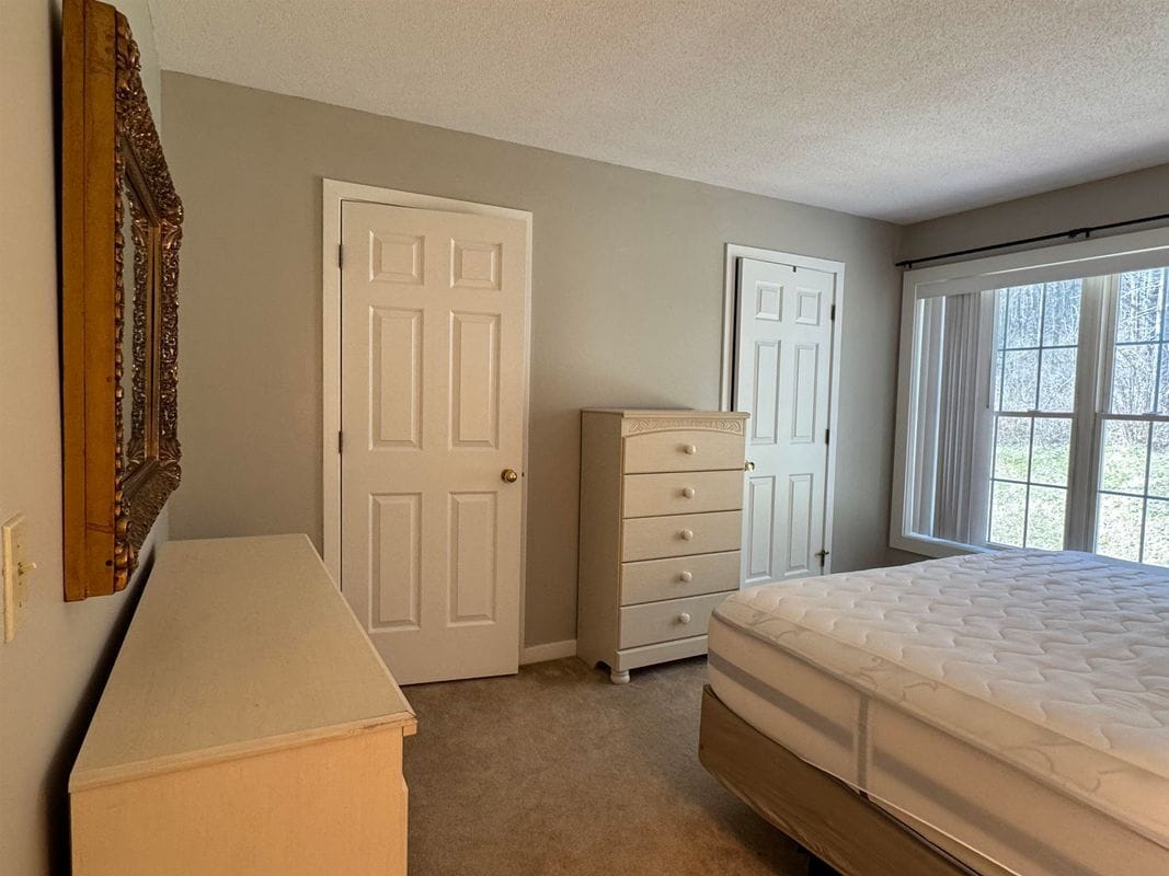 Building Photo - 158 Riverside Heights