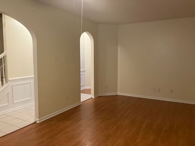 Building Photo - 3BR / 2.5BA @ Westbury Park