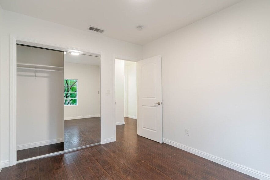 Building Photo - 5630 Craner Ave