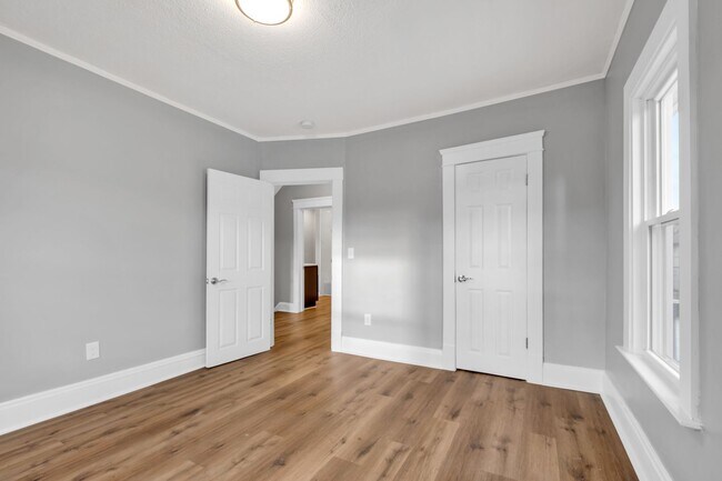 Building Photo - Fully renovated house located on Cleveland...