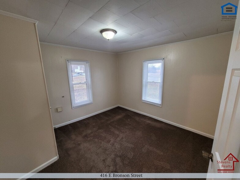 Building Photo - 416 E Bronson St