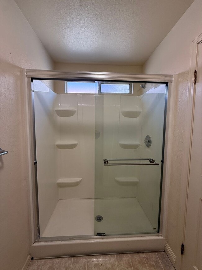 Building Photo - Single Story Home Located in The Gated Community of Hidden Pines