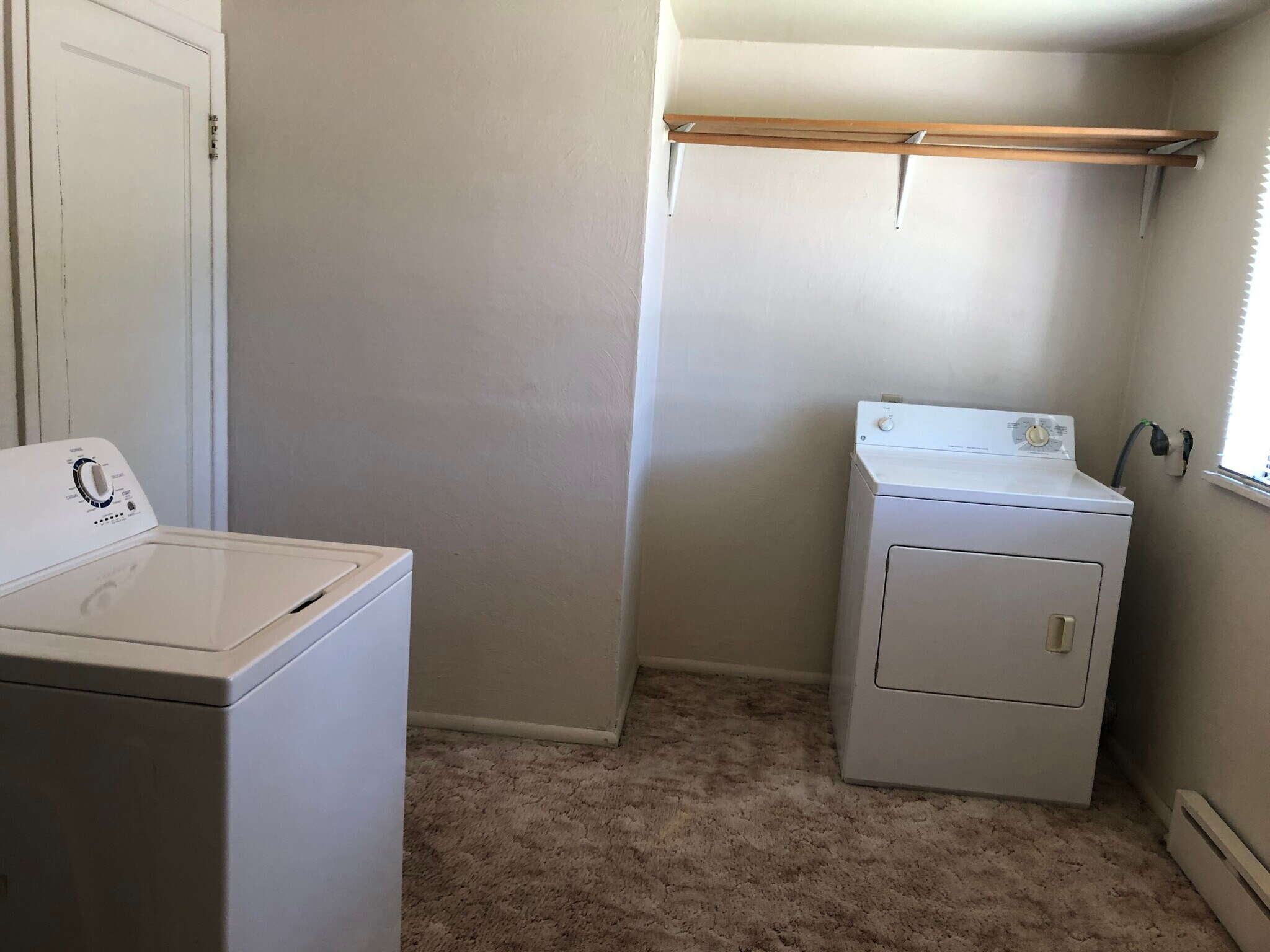 Building Photo - 1330 NE Hillside Dr