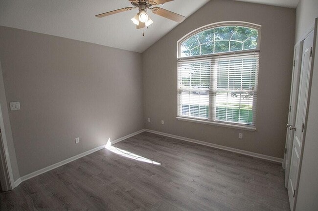 Building Photo - 209 Jackal Dr