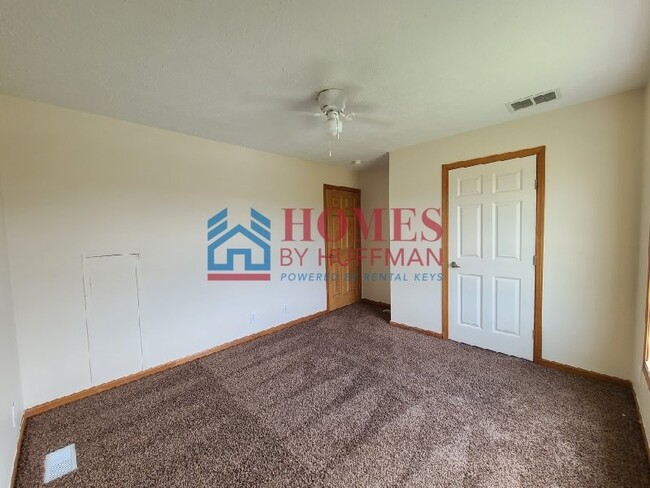 Building Photo - Three Bedroom Townhouse | Two Bath | Chandler